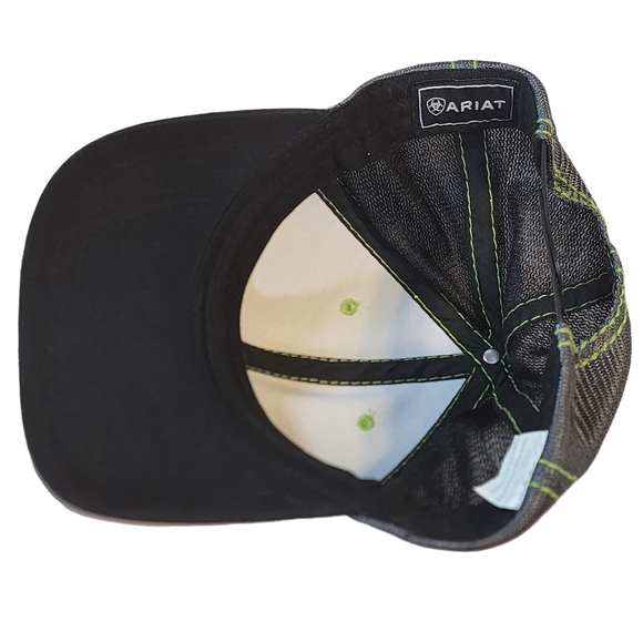 Ariat Men's Snapback Hat Black with Gray and Green Pre Owned Condition - Picture 2 of 8